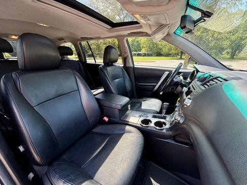 Used 2012 Toyota Highlander SE w/ Tow Pkg AWD/4WD image 19