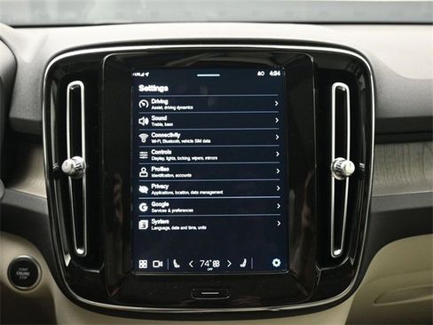 Used 2023 Volvo XC40 B5 Plus w/ Protection Package Premier image 15