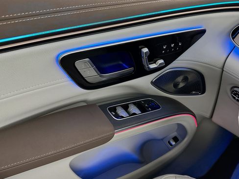 Used 2023 Mercedes-Benz EQS 580 4MATIC SUV image 14