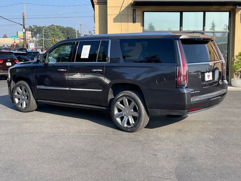 Used 2017 Cadillac Escalade ESV Premium Luxury image 5