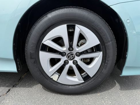 Used 2017 Toyota Prius Three FWD image 30