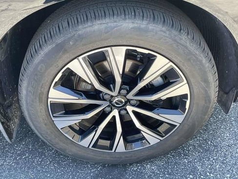 Used 2023 Volvo XC60 B5 Plus w/ Climate Package AWD/4WD image 11