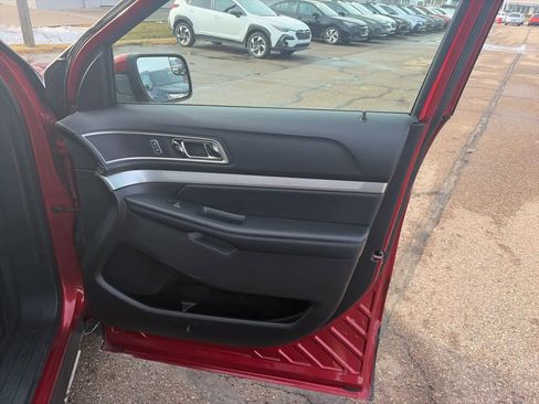 Used 2017 Ford Explorer XLT w/ Equipment Group 202A image 16