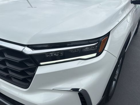 Used 2025 Honda Pilot EX-L image 10