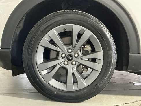 Used 2023 Ford Explorer XLT w/ Equipment Group 202A AWD/4WD image 13