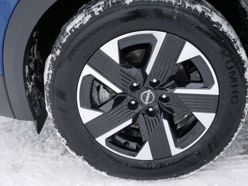 Certified 2025 Nissan Kicks SV w/ Illumination Package image 15