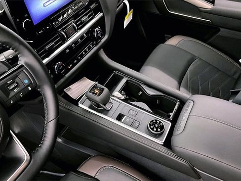 New 2025 Nissan Pathfinder Platinum w/ Cargo Package image 8