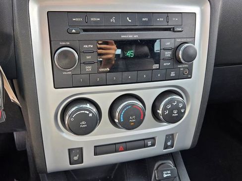 Used 2010 Dodge Challenger SE image 16