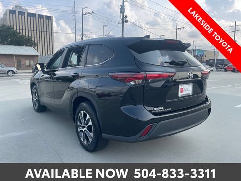 Certified 2024 Toyota Highlander XLE FWD image 4