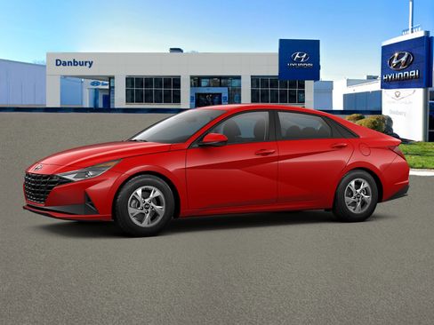 Used 2023 Hyundai Elantra SE image 2