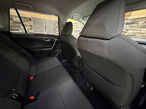 Used 2021 Toyota RAV4 XLE AWD/4WD image 32