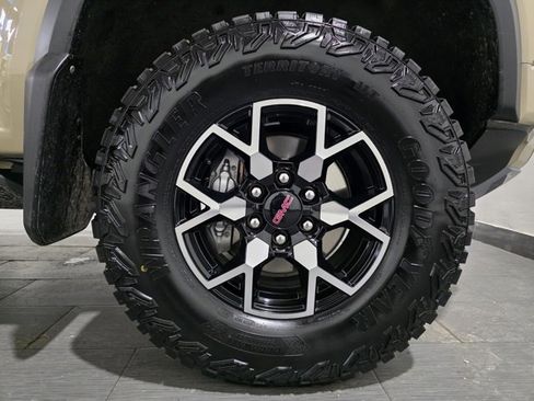 Used 2024 GMC Canyon AT4X image 27