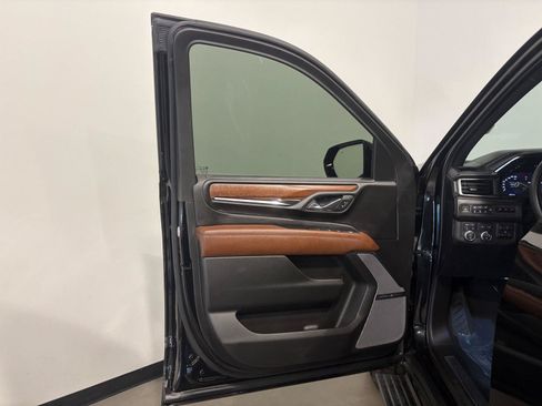 Used 2023 GMC Yukon Denali Ultimate AWD/4WD image 15
