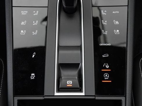 Certified 2025 Porsche Macan Turbo AWD/4WD image 21