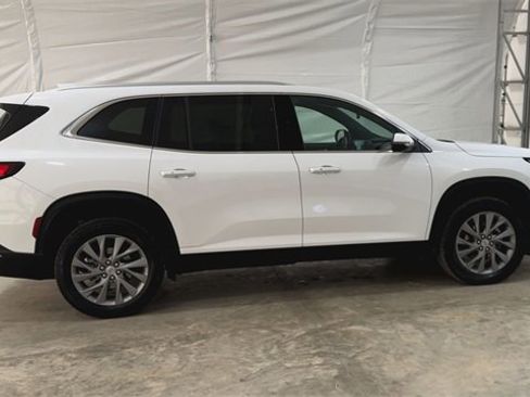 Used 2025 Buick Enclave Preferred image 9