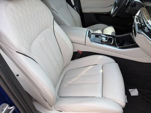 Used 2025 BMW X5 M60i AWD/4WD image 34