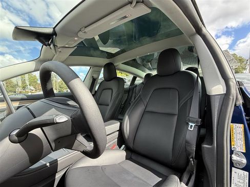 Used 2022 Tesla Model 3 Long Range image 10