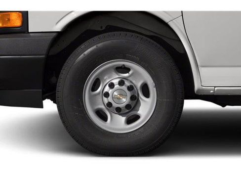 Used 2018 Chevrolet Express 2500 w/ Driver Convenience Package RWD image 11