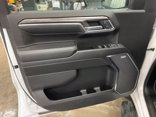 Used 2024 Chevrolet Silverado 1500 LTZ AWD/4WD image 11
