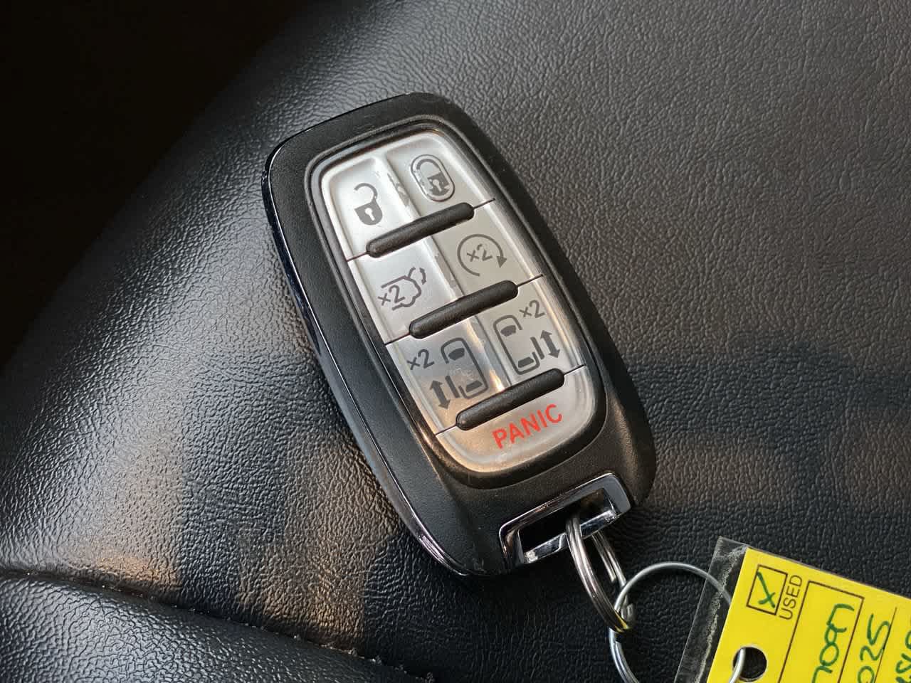 Used 2025 Chrysler Pacifica Select FWD image 28