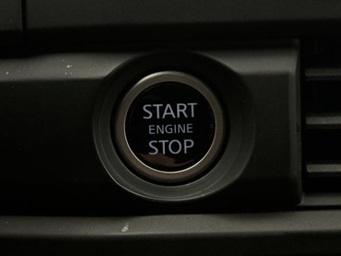 Used 2024 Nissan Pathfinder S image 19