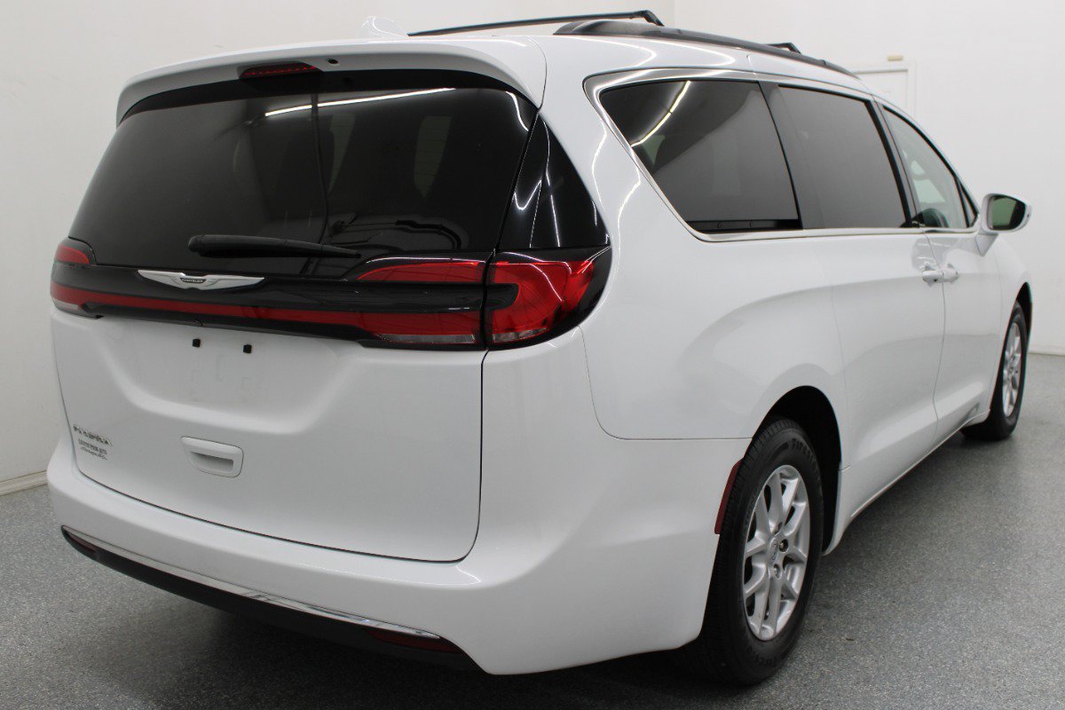 Used 2022 Chrysler Pacifica Touring-L FWD image 5
