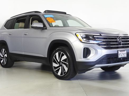 Certified 2025 Volkswagen Atlas SE w/ Panoramic Sunroof Package FWD image 4