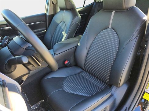 Used 2024 Toyota Camry SE image 18
