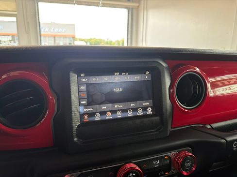 Used 2018 Jeep Wrangler Unlimited Sport S AWD/4WD image 24