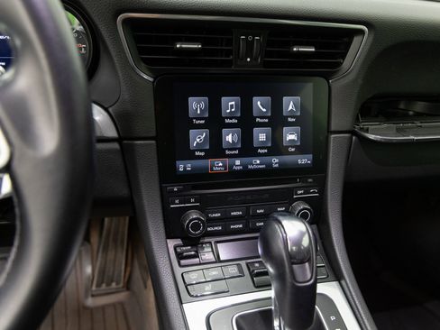 Used 2018 Porsche 911 Carrera image 18