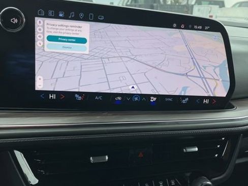 Used 2025 Chevrolet Suburban Z71 image 49