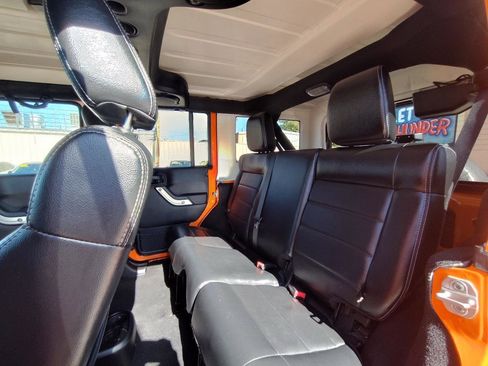 Used 2012 Jeep Wrangler Unlimited Sahara w/ Connectivity Group AWD/4WD image 34
