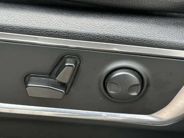 Used 2025 RAM 1500 Laramie AWD/4WD image 31