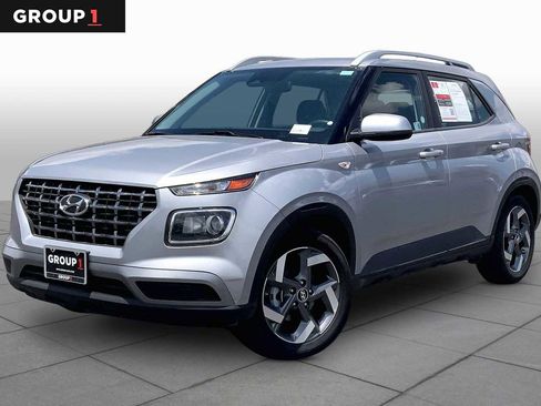 Used 2025 Hyundai Venue SEL FWD image 1