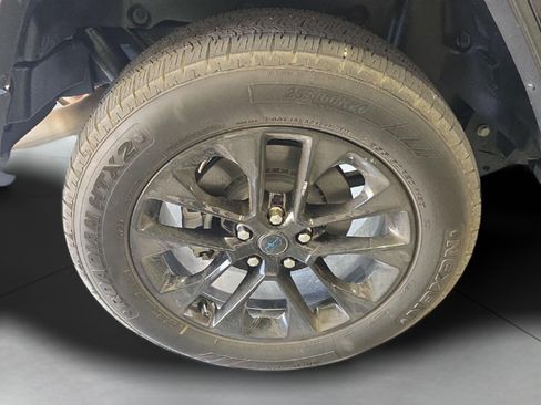 Used 2025 Jeep Wrangler Unlimited Sahara AWD/4WD image 23