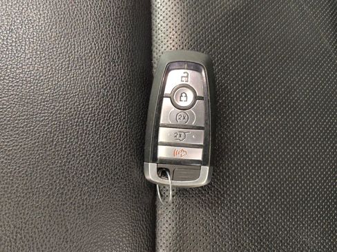 Used 2021 Ford Explorer Limited w/ Equipment Group 301A AWD/4WD image 32