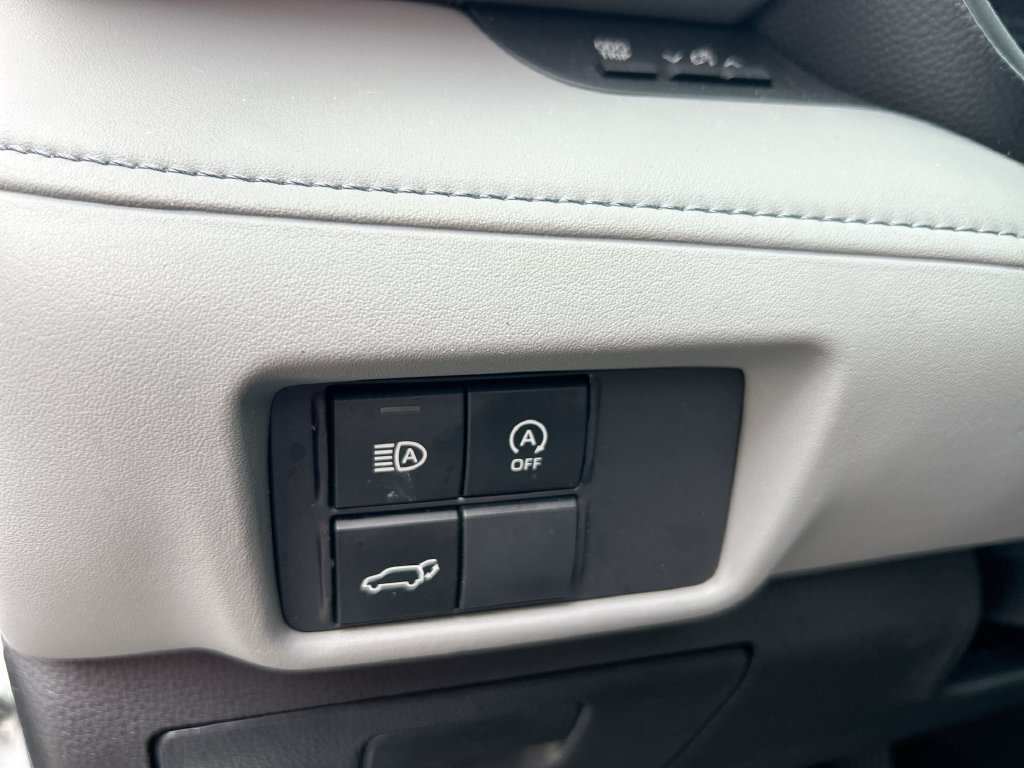 Used 2024 Toyota Highlander LE FWD image 14
