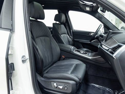 Certified 2025 BMW X7 M60i image 27