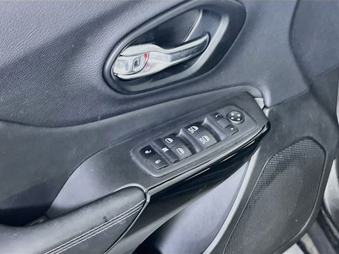 Used 2023 Jeep Cherokee Altitude Lux AWD/4WD image 18