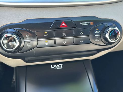 Used 2016 Kia Sorento LX image 19