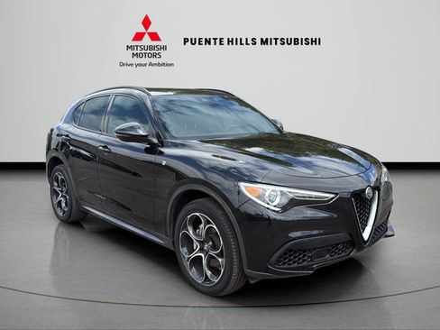 Used 2023 Alfa Romeo Stelvio Ti AWD/4WD image 3