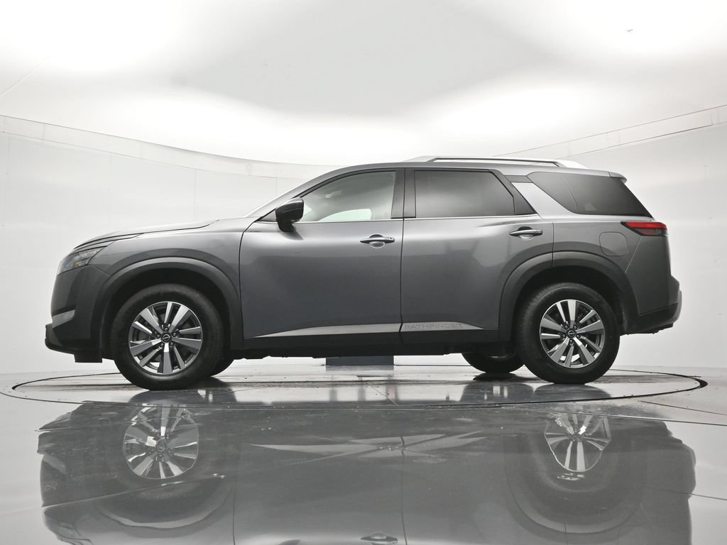 Used 2025 Nissan Pathfinder SL AWD/4WD image 44