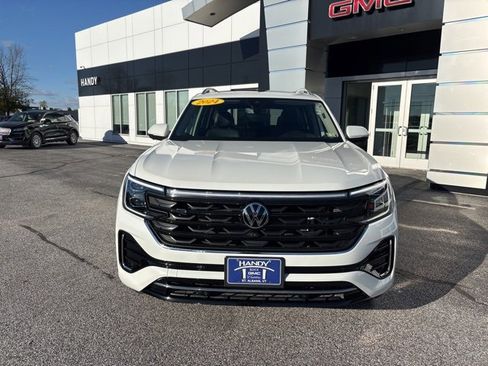 Used 2024 Volkswagen Atlas SEL Premium R-Line image 2