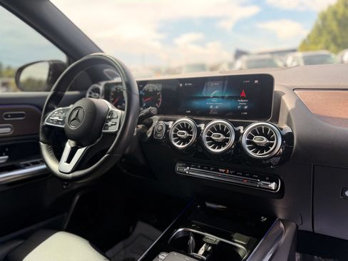 Used 2021 Mercedes-Benz GLA 250 4MATIC w/ Premium Package image 34