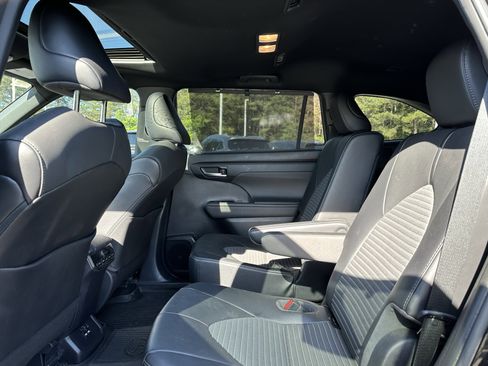 Used 2021 Toyota Highlander XSE image 9