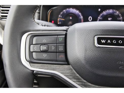 Used 2024 Jeep Wagoneer L Series II image 16