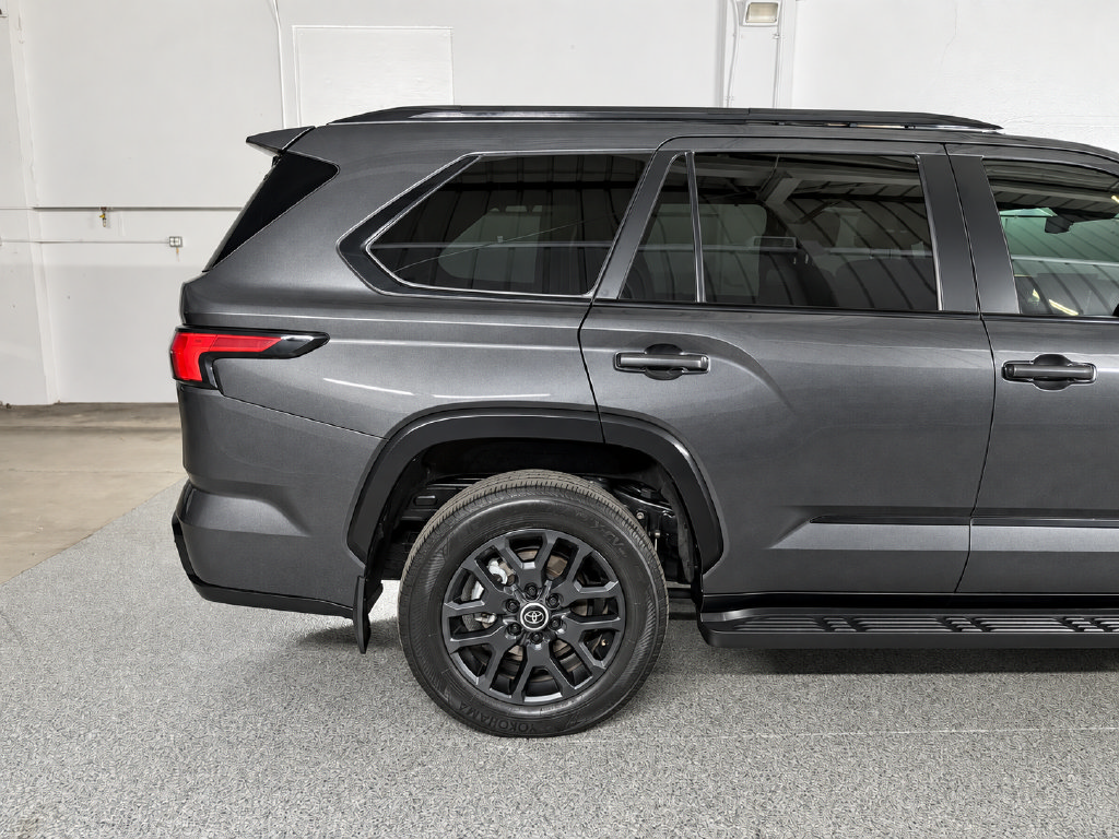 Used 2024 Toyota Sequoia Platinum AWD/4WD image 8