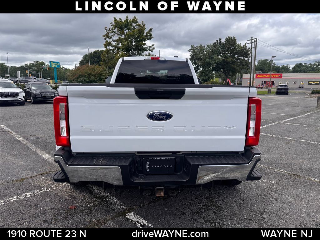 Used 2025 Ford F350 XLT AWD/4WD image 4