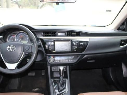 Used 2016 Toyota Corolla LE FWD image 9
