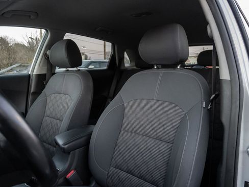 Used 2019 Kia Niro LX image 14